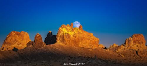 Moonrise-over-Pinnacles-Trona