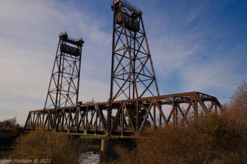 Twin-Peaks-of-Bridge